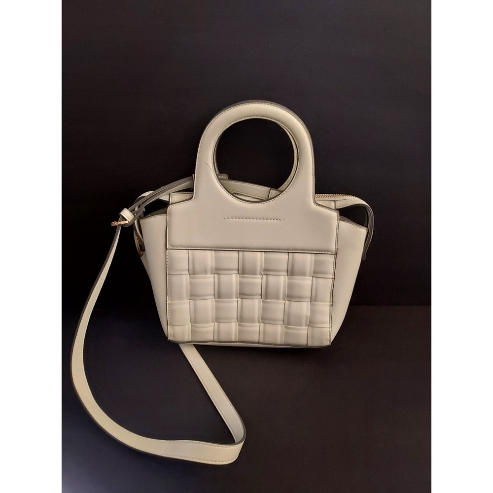 Fresh Spring Crossbody Handbag Color is‎ a very light green basket weave front